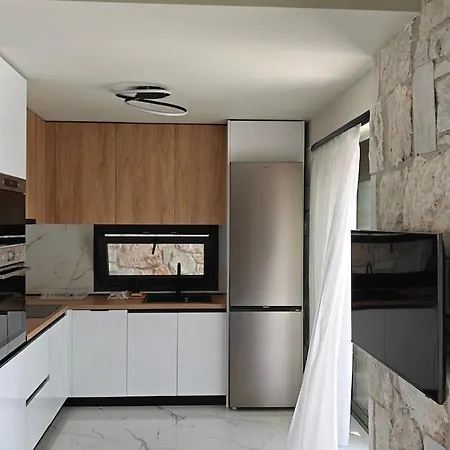 Lithos Infinity Ii, Chaniotis